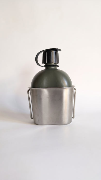 Original Niederländische Armee Feldflasche mit Edelstahlbecher – Canteen Set 2-teilig oliv gebraucht (KL Trinkflasche & Cup)