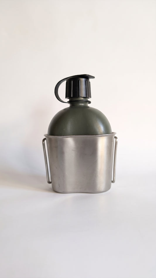 Original Niederländische Armee Feldflasche mit Edelstahlbecher – Canteen Set 2-teilig oliv gebraucht (KL Trinkflasche & Cup)