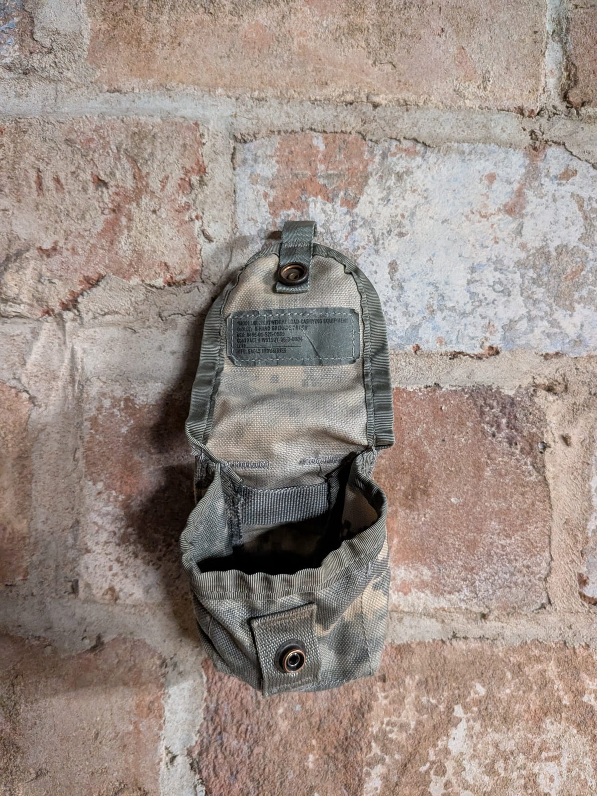 Original US Army Handgranatentasche MOLLE II UCP – Granatentasche gebraucht (NSN 8465-01-525-0589)